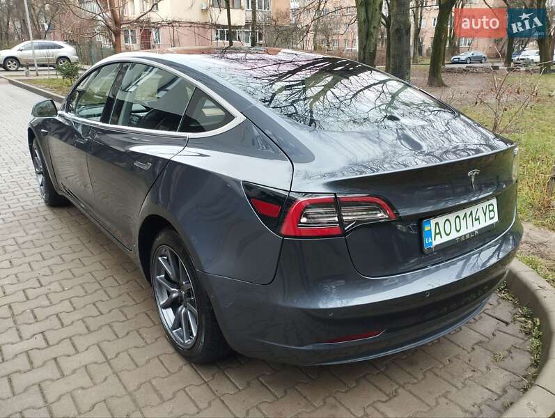 Седан Tesla Model 3 2018 в Ужгороді