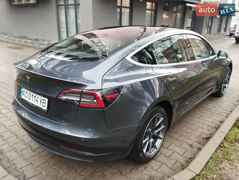 Седан Tesla Model 3 2018 в Ужгороді