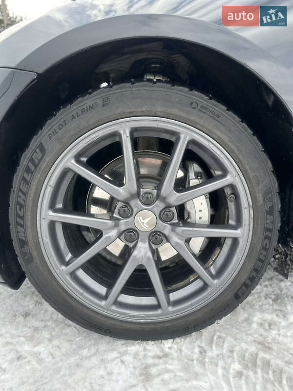 Седан Tesla Model 3 2018 в Ивано-Франковске
