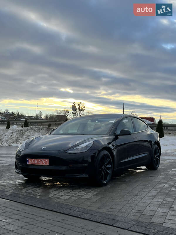 Седан Tesla Model 3 2022 в Львові
