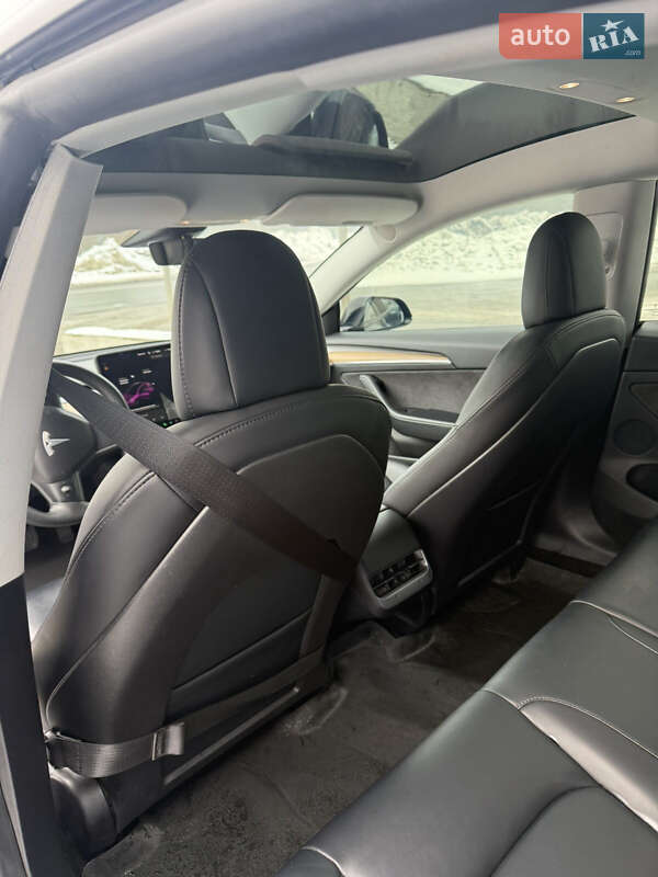 Седан Tesla Model 3 2021 в Луцке