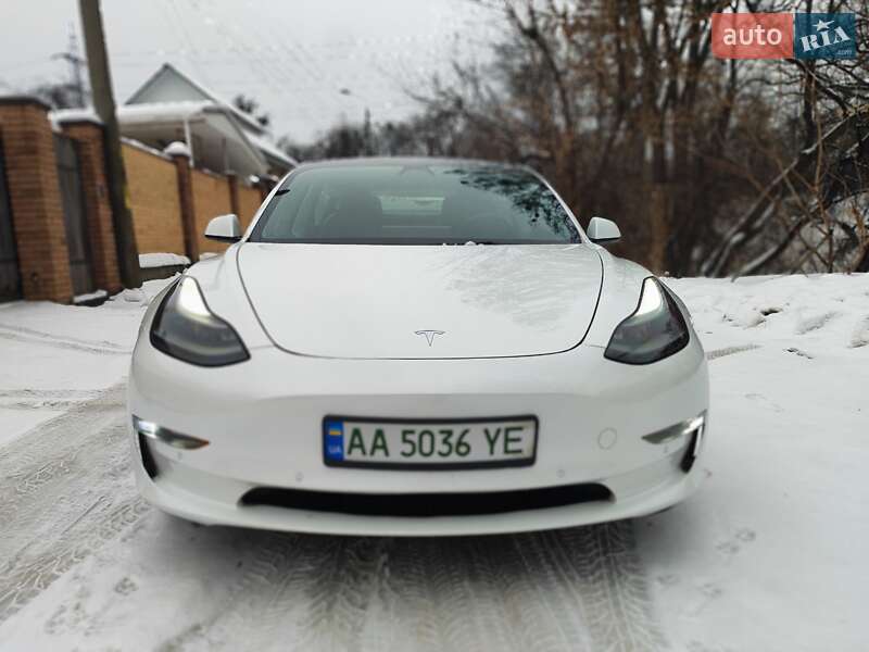 Седан Tesla Model 3 2022 в Києві