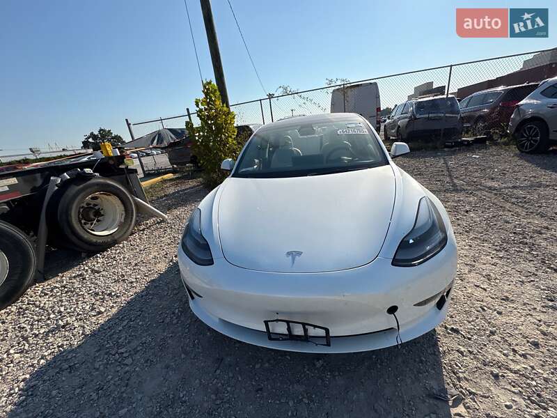 Седан Tesla Model 3 2023 в Києві