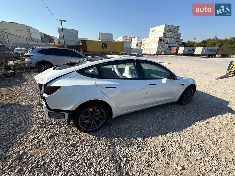 Седан Tesla Model 3 2023 в Києві