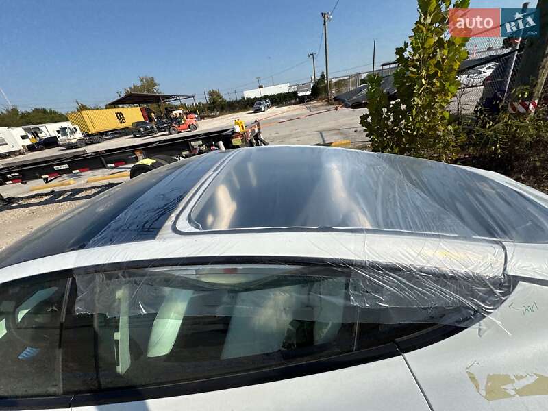 Седан Tesla Model 3 2023 в Києві