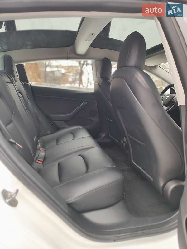 Седан Tesla Model 3 2022 в Києві