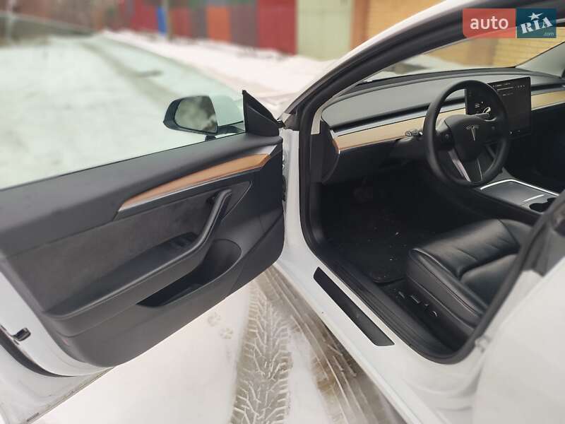 Седан Tesla Model 3 2022 в Києві