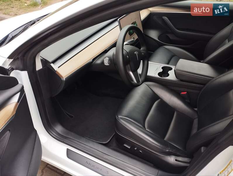 Седан Tesla Model 3 2022 в Ужгороді