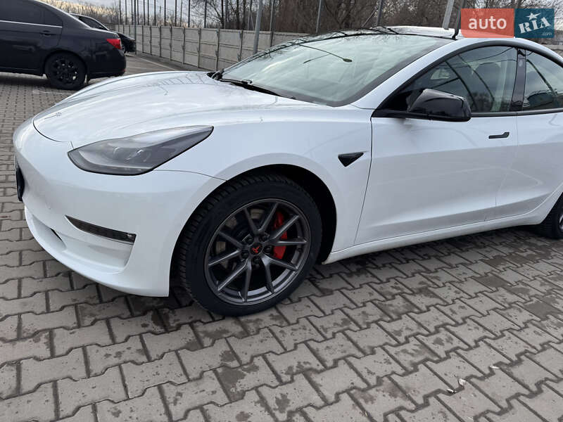 Седан Tesla Model 3 2020 в Кривому Розі