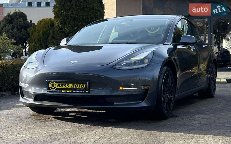 Седан Tesla Model 3 2022 в Львове