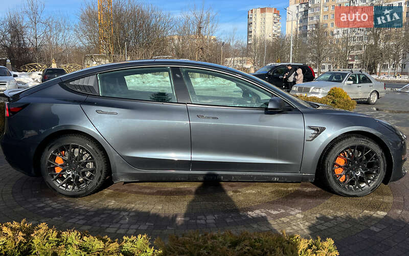 Седан Tesla Model 3 2022 в Львове