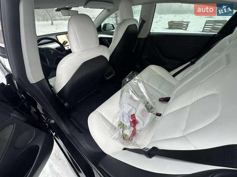 Седан Tesla Model 3 2022 в Виннице