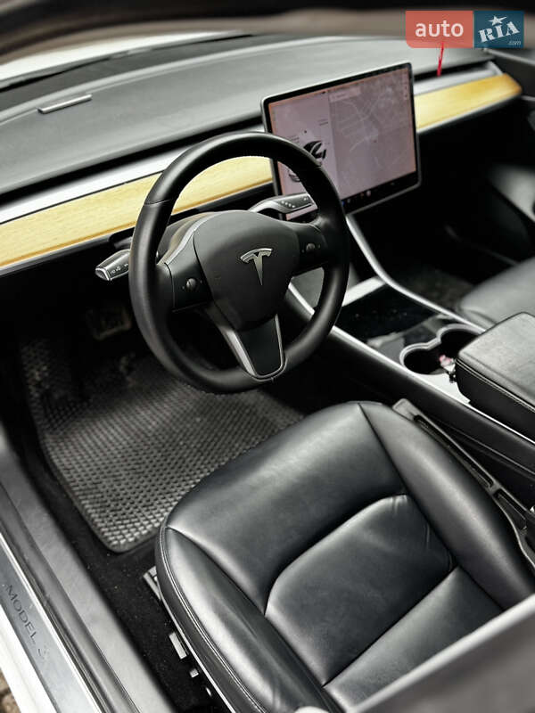 Седан Tesla Model 3 2019 в Одессе