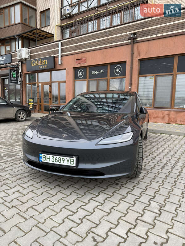 Седан Tesla Model 3 2024 в Чорноморську