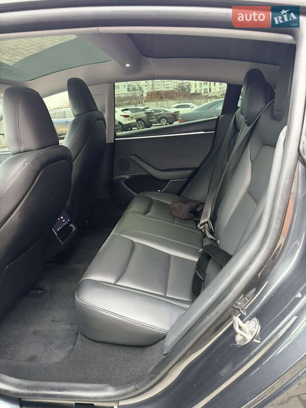 Седан Tesla Model 3 2024 в Чорноморську