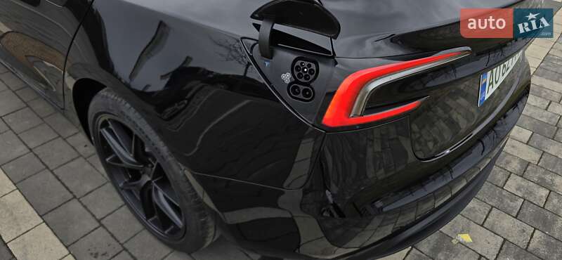 Седан Tesla Model 3 2025 в Мукачевому