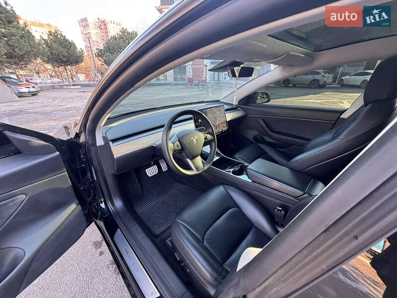 Седан Tesla Model 3 2020 в Одессе