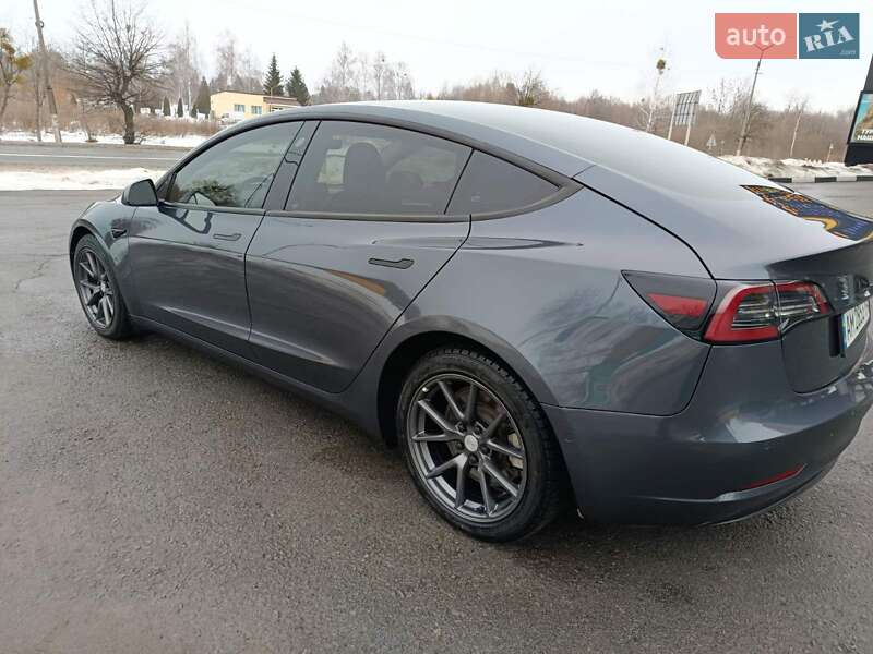 Седан Tesla Model 3 2022 в Звягелі