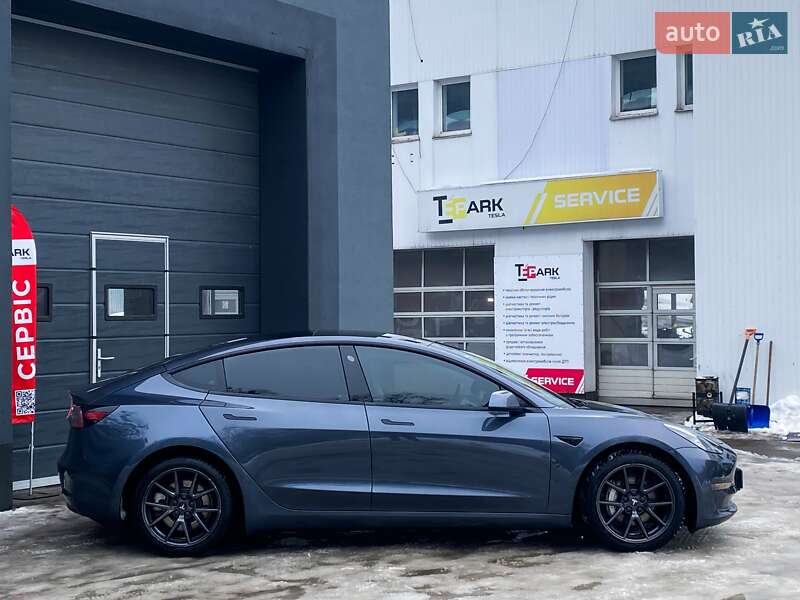 Седан Tesla Model 3 2021 в Києві