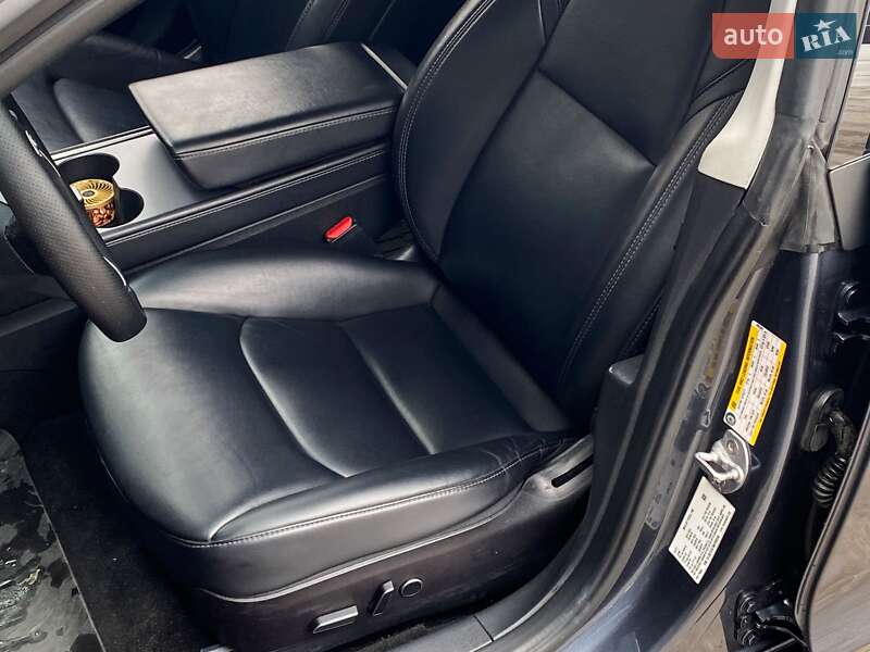 Седан Tesla Model 3 2021 в Києві