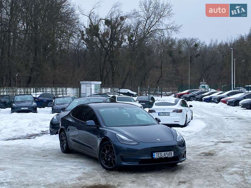 Седан Tesla Model 3 2021 в Києві