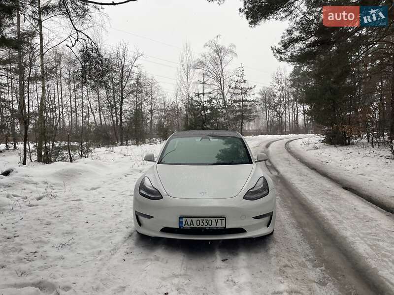 Седан Tesla Model 3 2020 в Киеве