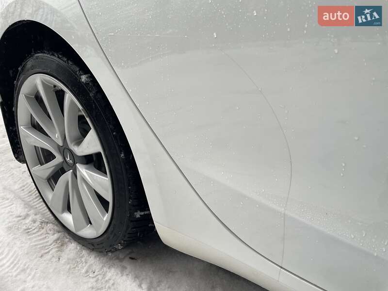 Седан Tesla Model 3 2020 в Киеве