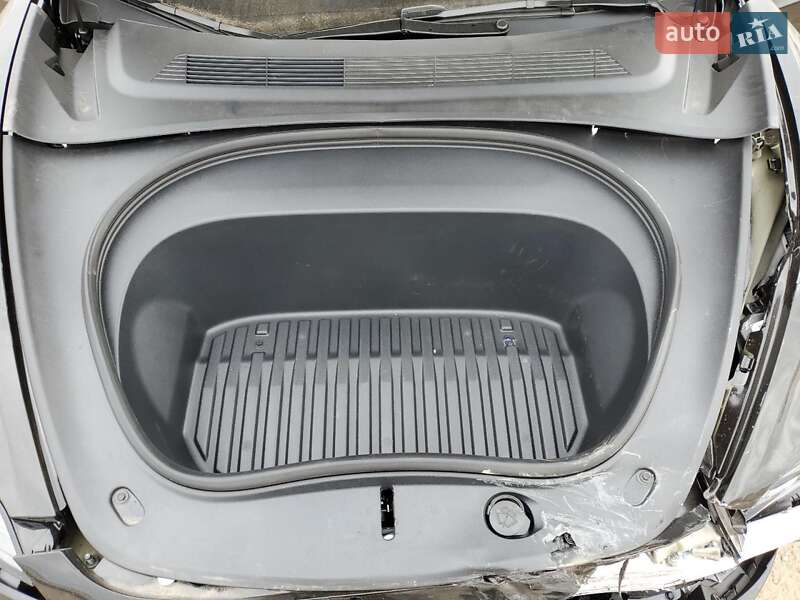 Седан Tesla Model 3 2025 в Киеве фото 12 Седан Tesla Model 3 2025 в Киеве