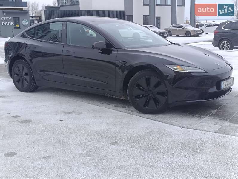 Седан Tesla Model 3 2024 в Черкассах