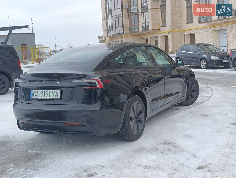Седан Tesla Model 3 2024 в Черкассах