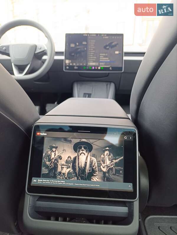 Седан Tesla Model 3 2024 в Черкассах