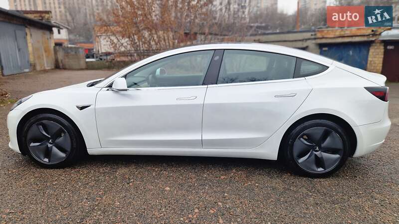Седан Tesla Model 3 2020 в Киеве