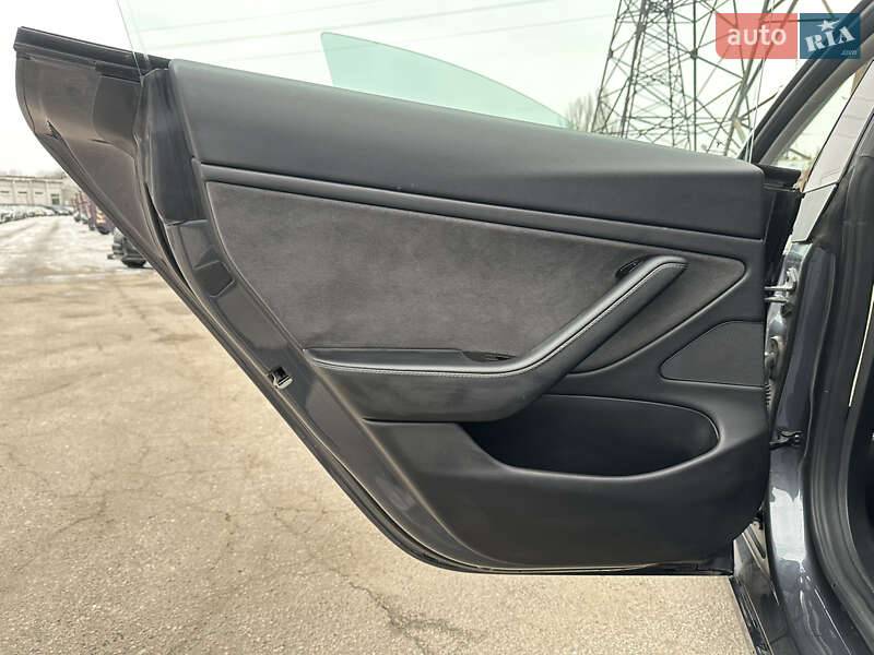 Седан Tesla Model 3 2018 в Харкові