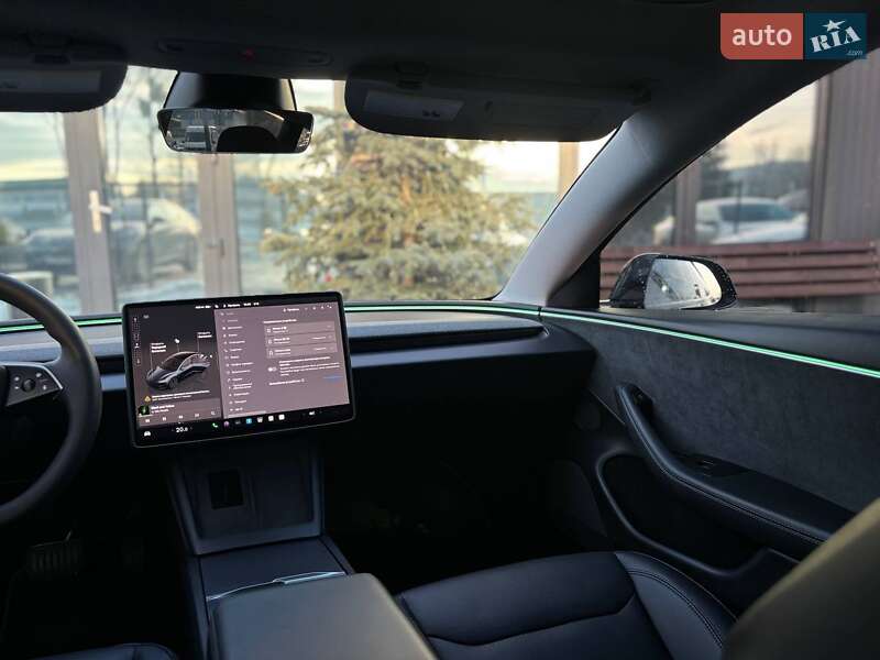 Седан Tesla Model 3 2024 в Львові