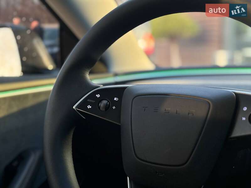 Седан Tesla Model 3 2024 в Львові