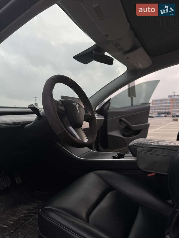 Седан Tesla Model 3 2019 в Рівному