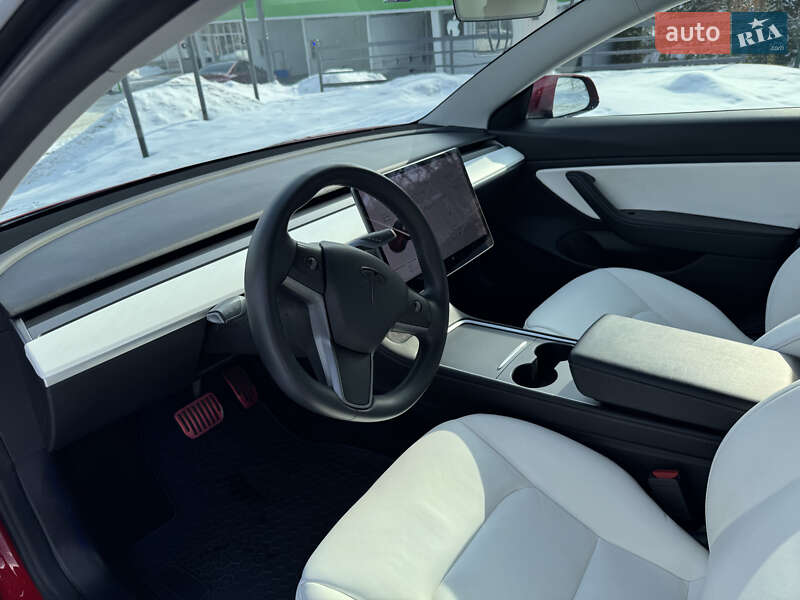 Седан Tesla Model 3 2020 в Львові