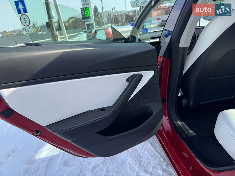 Седан Tesla Model 3 2020 в Львові