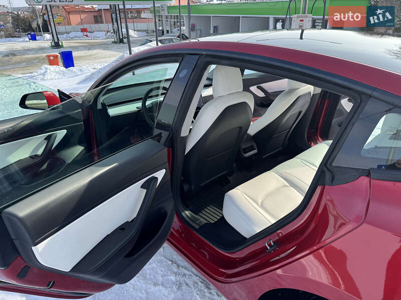 Седан Tesla Model 3 2020 в Львові