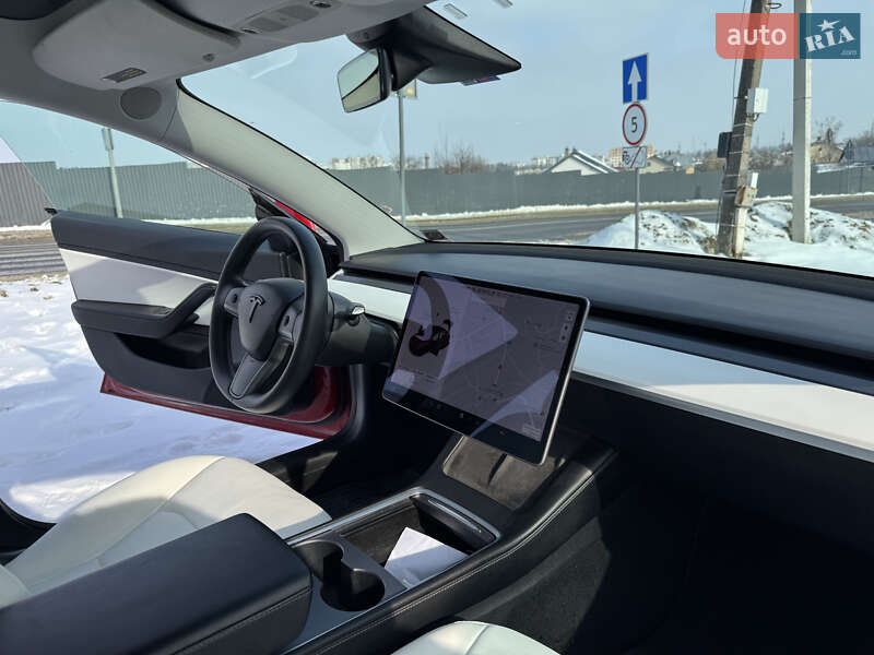 Седан Tesla Model 3 2020 в Львові