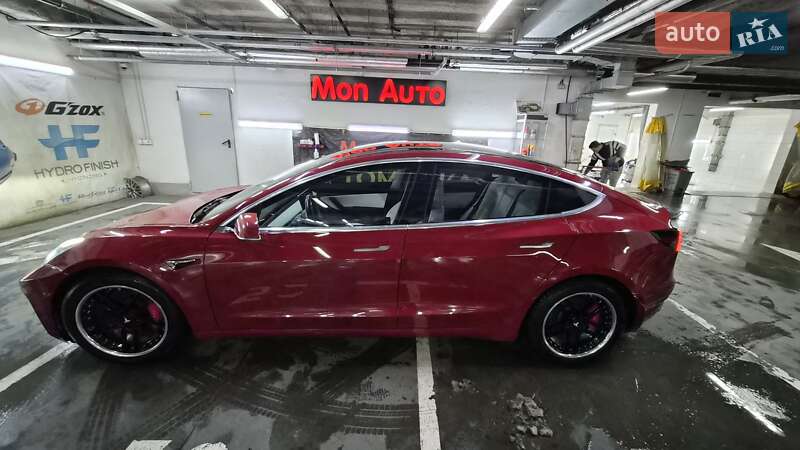 Седан Tesla Model 3 2018 в Киеве