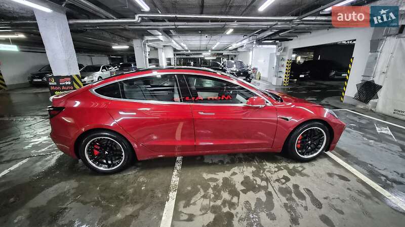 Седан Tesla Model 3 2018 в Киеве