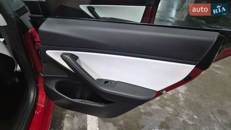 Седан Tesla Model 3 2018 в Киеве