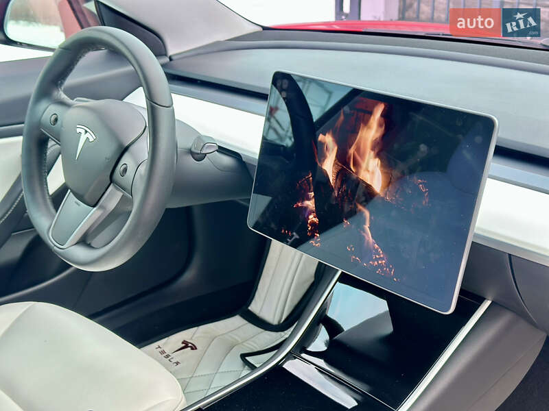 Седан Tesla Model 3 2019 в Львове