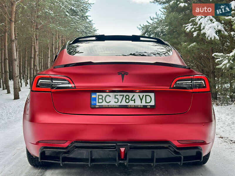 Седан Tesla Model 3 2019 в Львове