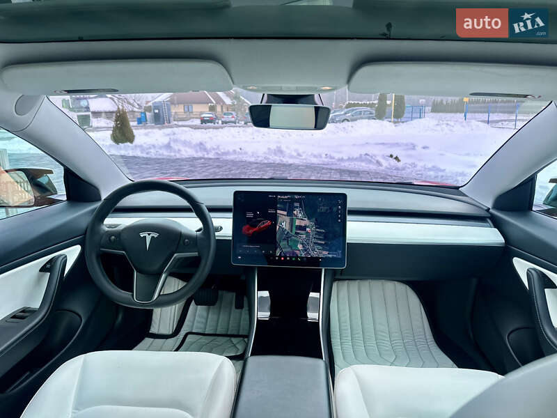 Седан Tesla Model 3 2019 в Львове