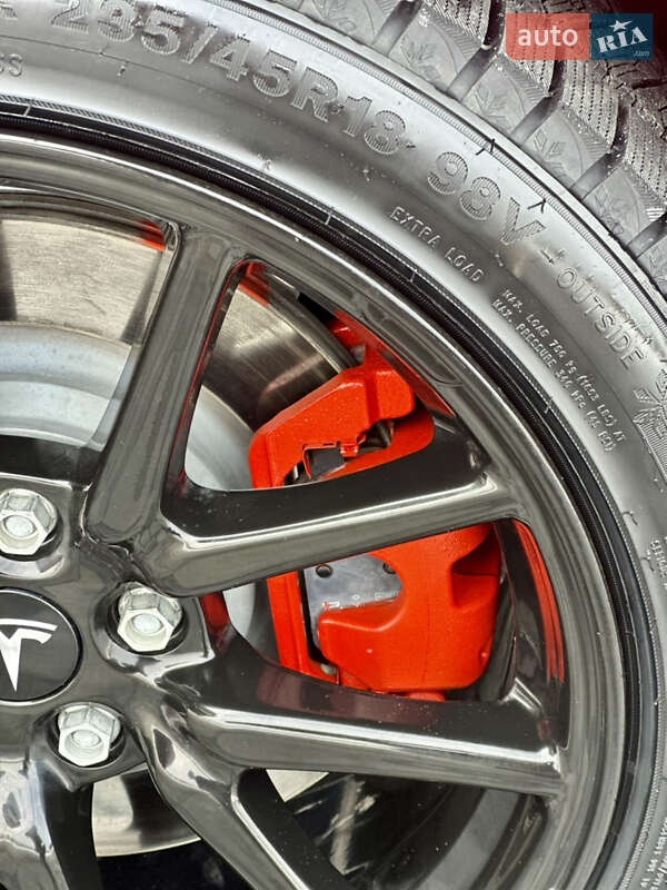 Седан Tesla Model 3 2019 в Львове