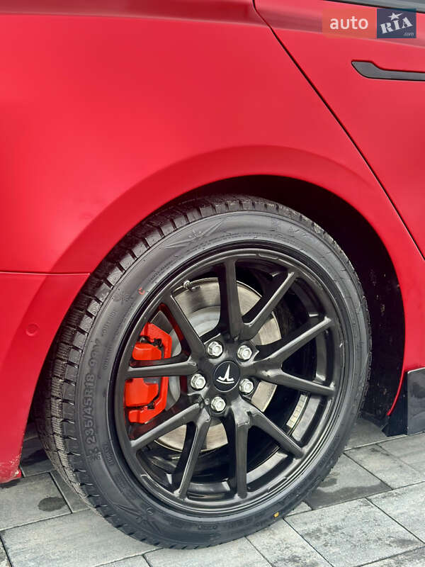 Седан Tesla Model 3 2019 в Львове