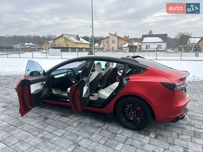 Седан Tesla Model 3 2019 в Львове