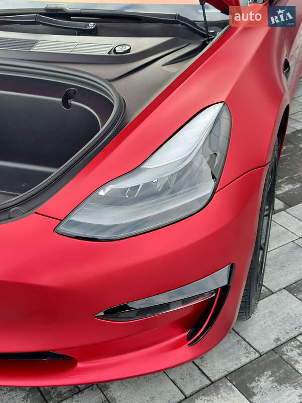 Седан Tesla Model 3 2019 в Львове